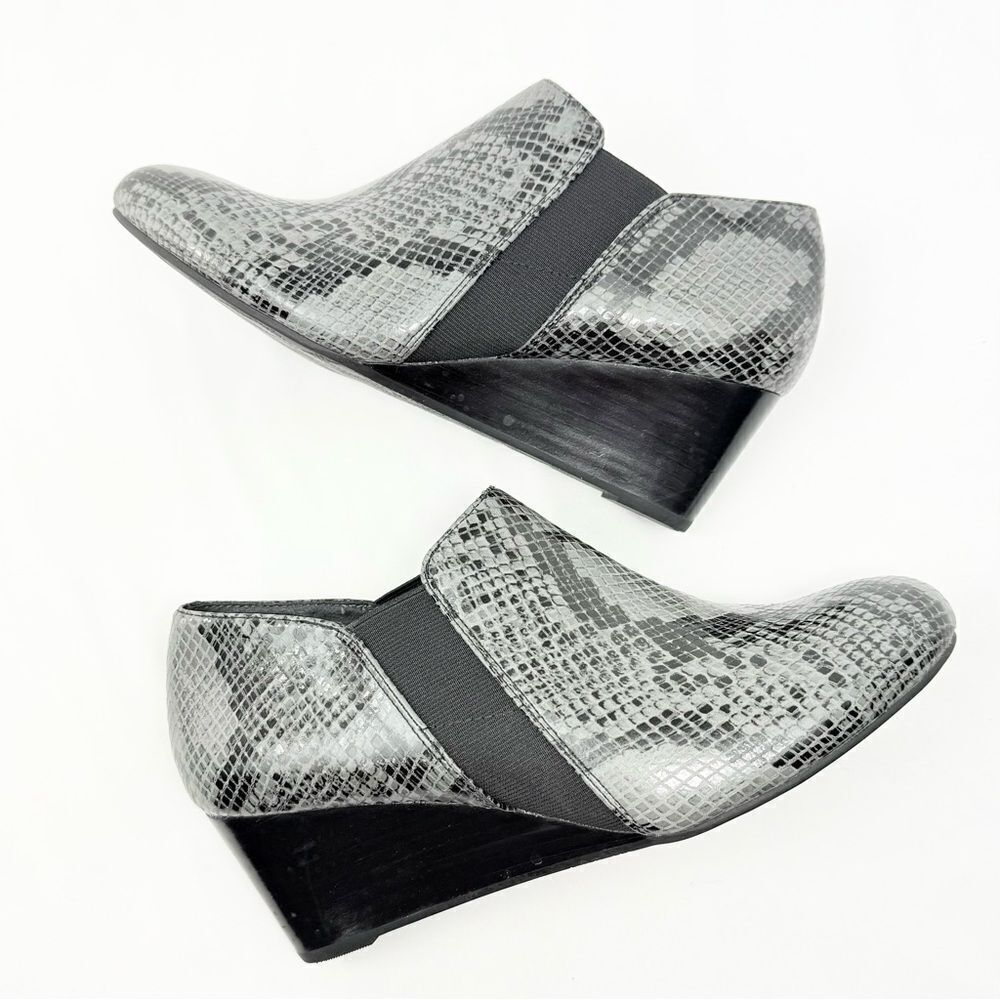 Vionic TANTON Gray Black Snakeskin Print Slip On Orthotic Wedge Heel Shoes